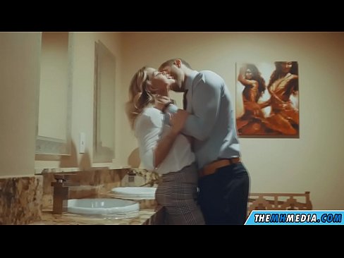 ❤️ Kur një bjonde me bukë ju josh në një banjë publike ❌ Porno shtëpie në sq.sexonfire.ru ❌️